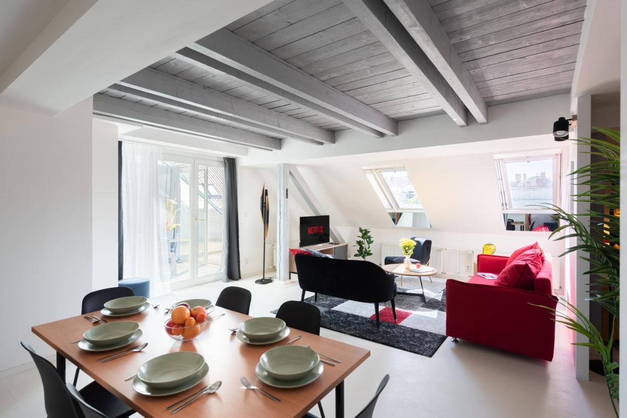 Duplex In On Mala Stepanska Apartment