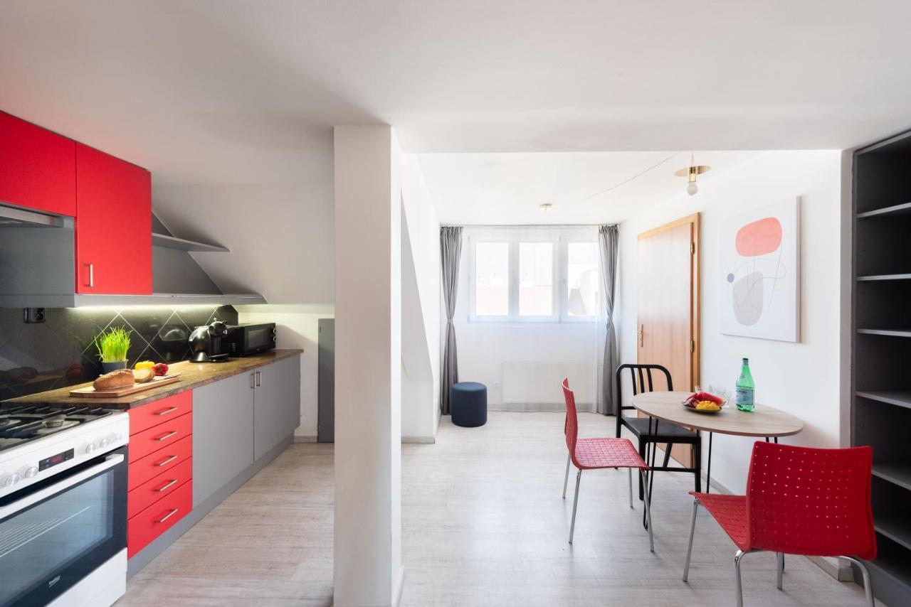 Apartment Duplex In On Mala Stepanska *